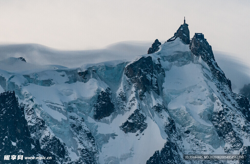 巍峨雪山壮丽景致