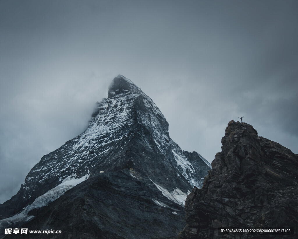 巍峨雪山
