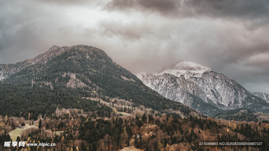 壮丽山峦与云雾景观