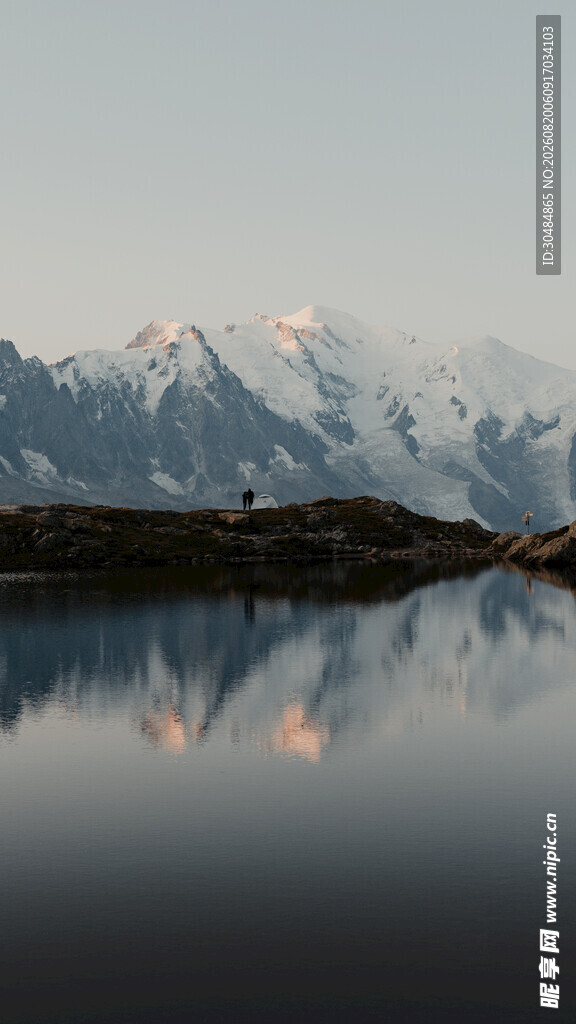 雪山湖景倒影绝美风光