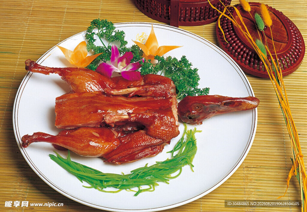 美味烤鸭摆盘精致