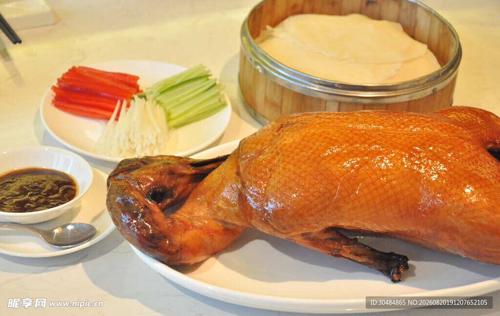美味烤鸭搭配多样小食
