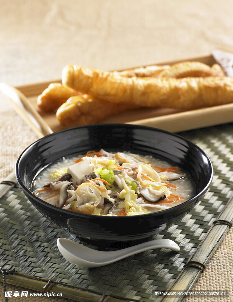 蔬菜粥与油条