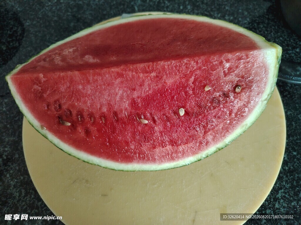 切开的红瓤西瓜
