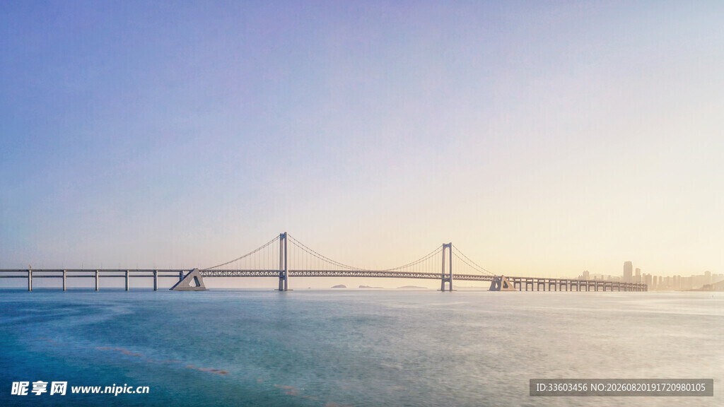 海上大桥日出美景