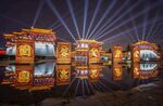 璀璨灯光映照古建夜景