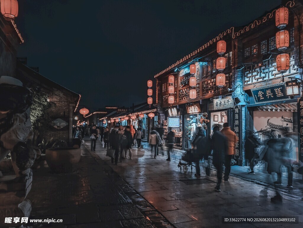 古街夜景 人群漫步赏灯