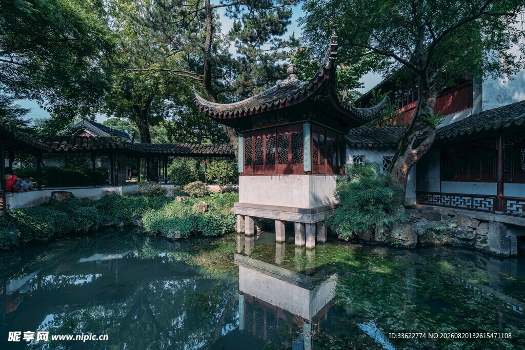 中式园林水畔雅致小亭
