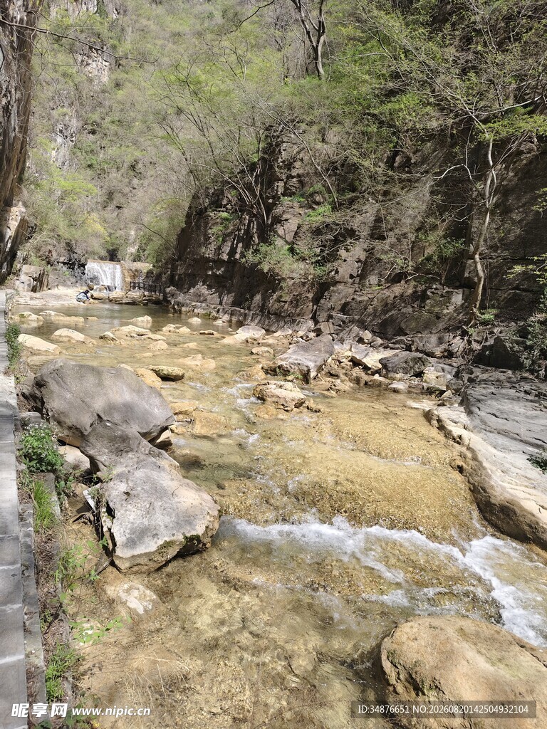 青龙峡 山间溪流潺潺 岩石错落