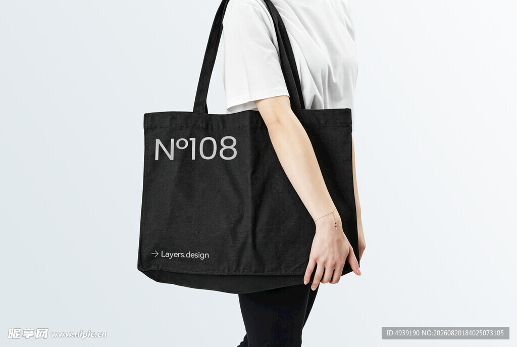 女生肩背帆布包样机