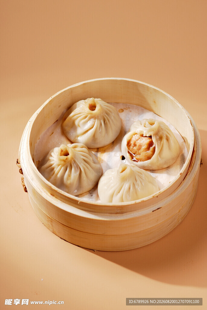 竹笼里的美味小笼包