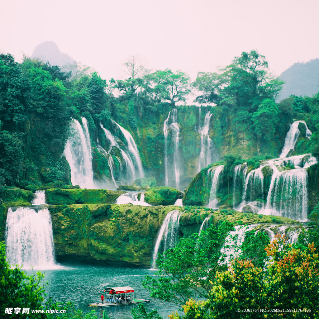 壮丽瀑布群的自然美景