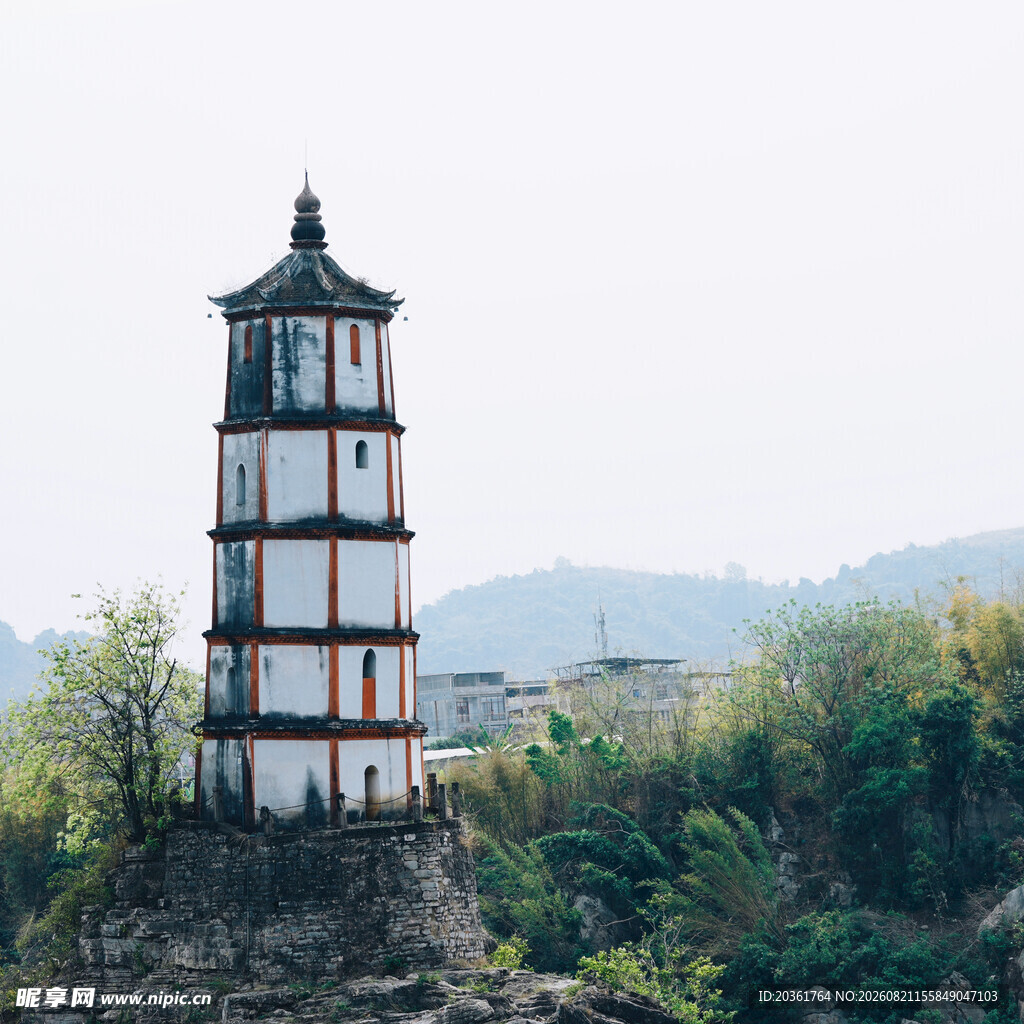 山间古塔楼