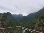 山间观景台赏秀丽山色