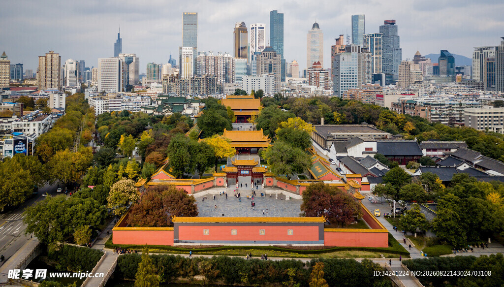 俯瞰故宫与现代都市景观