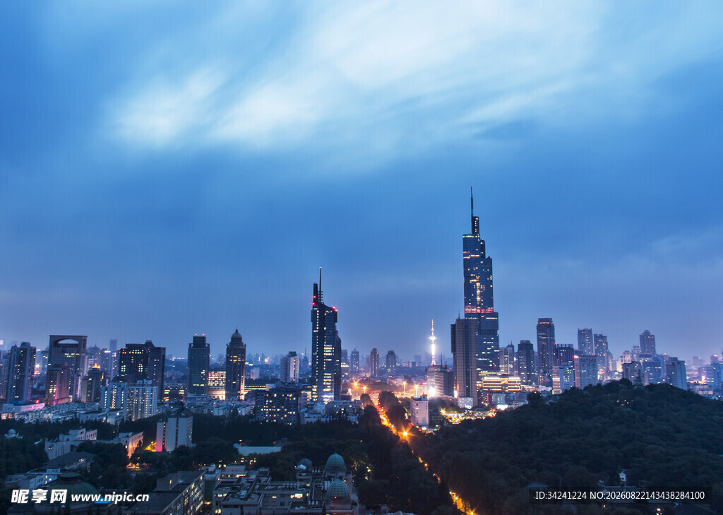 城市璀璨夜景天际线