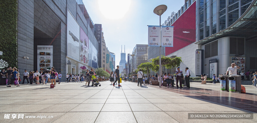 繁华都市商业街景象