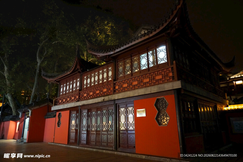 古建夜景红墙楼阁韵味浓