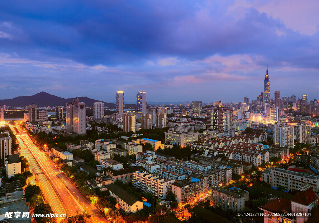 城市黄昏天际线美丽景观