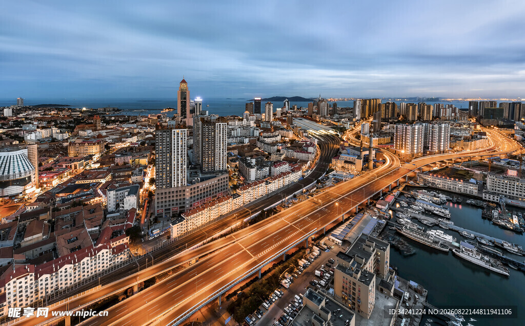 城市黄昏天际线美丽景观