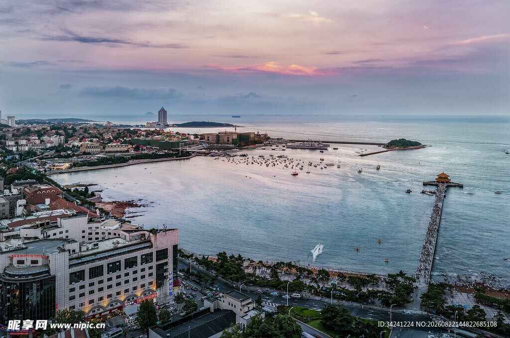 海滨城市美丽黄昏景致