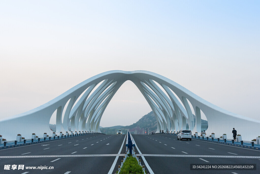未来感拱形建筑景观