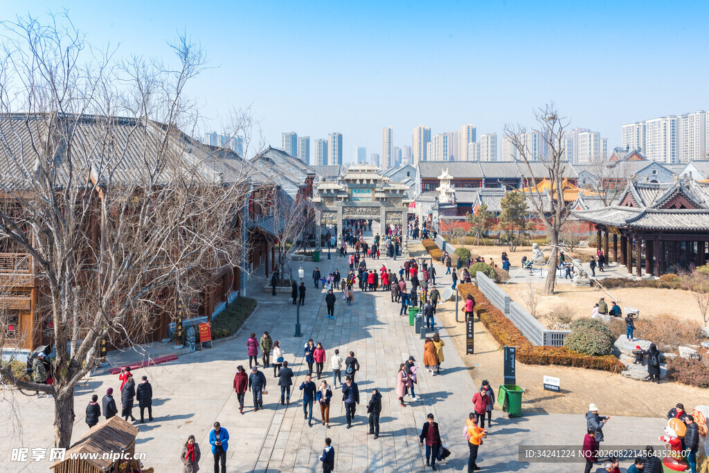 古街热闹景象