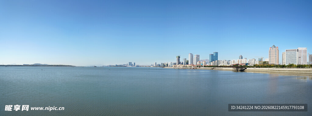 海滨城市天际线美景