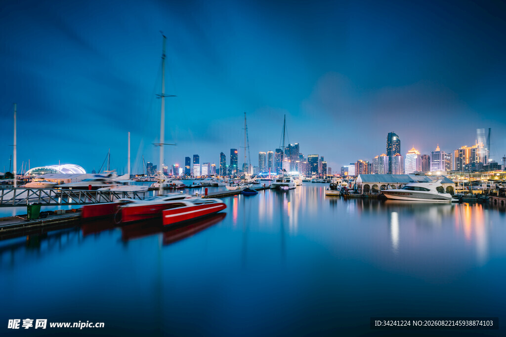 夜幕下的宁静港湾