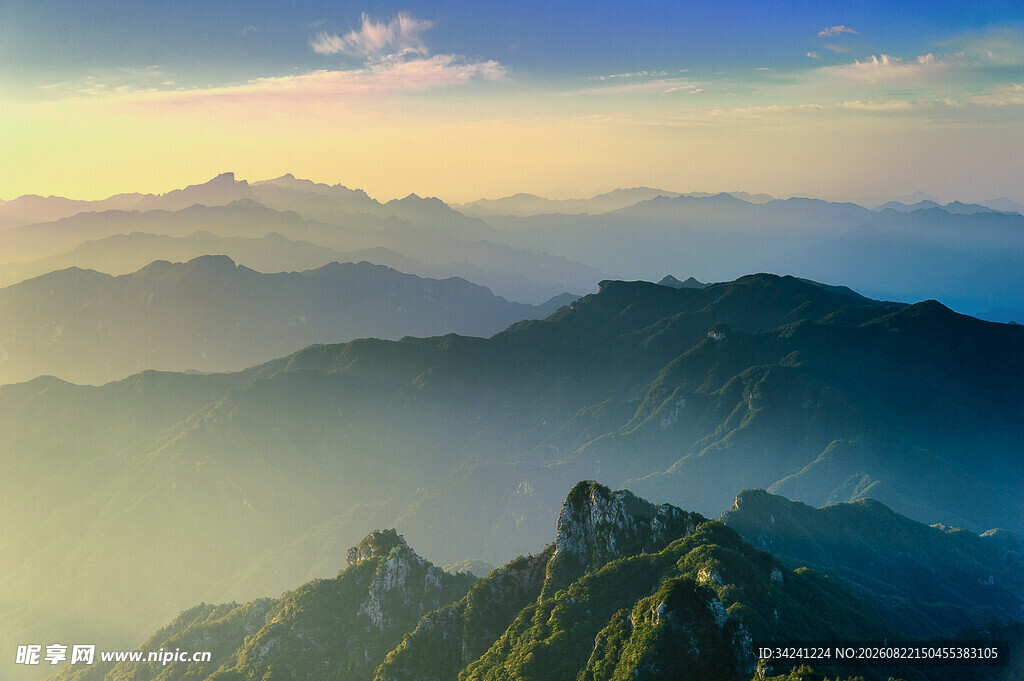 壮丽山峦云海景观