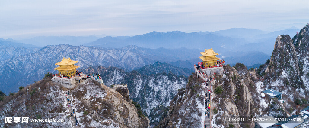 山顶雪后双亭壮丽风光
