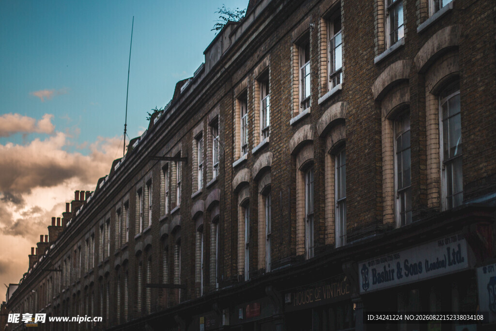 英式连排建筑的街景