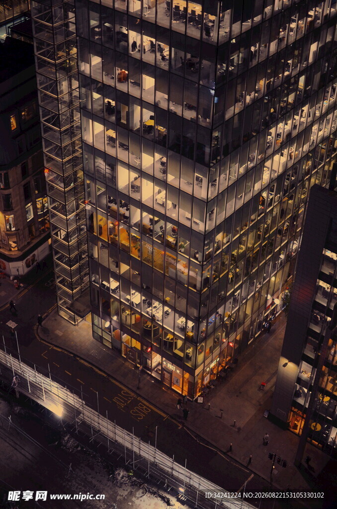 城市高楼夜景璀璨灯光