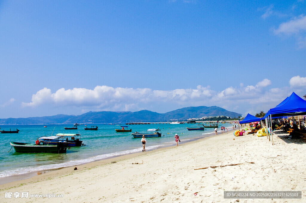 美丽海滨沙滩度假场景