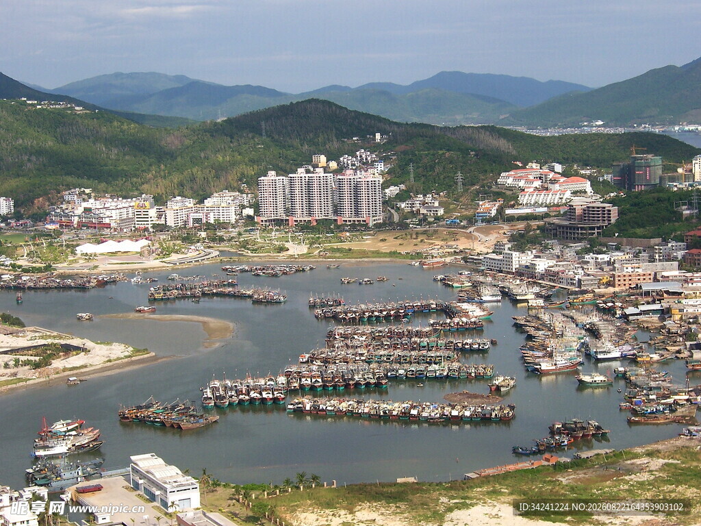 海滨港口城镇美丽风光