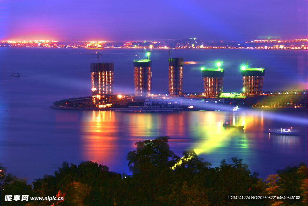 城市海滨璀璨夜景风光