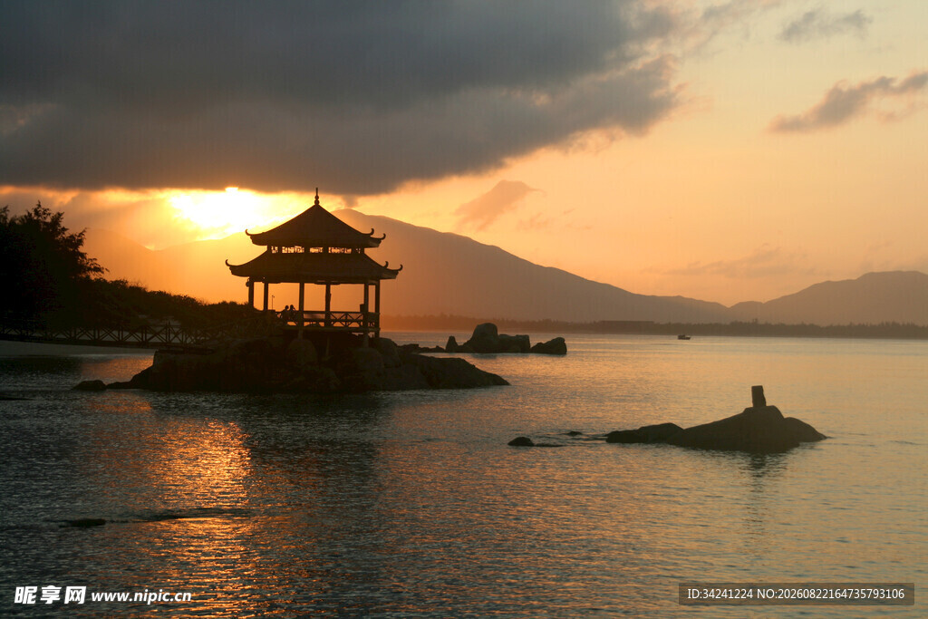 湖畔落日亭景