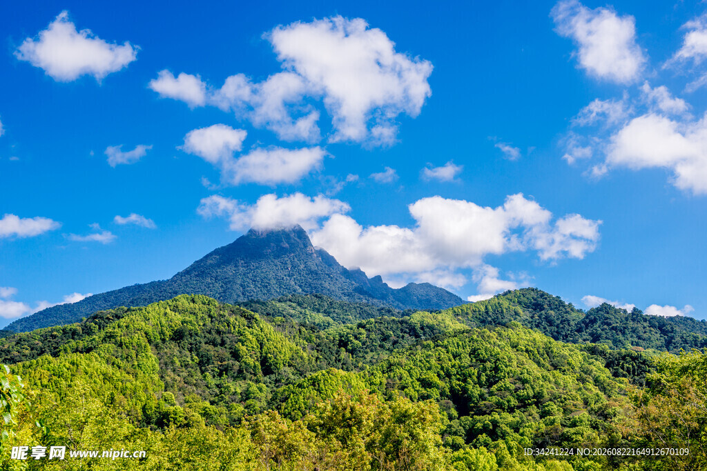 青山蓝天美景图