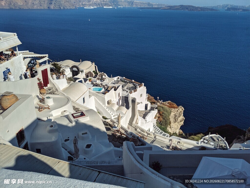 圣托里尼美丽的白色建筑海景