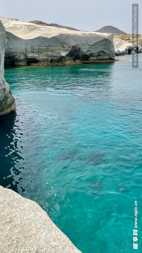 梦幻蓝水的海边奇特景观