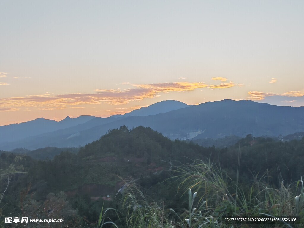 山间日落美景
