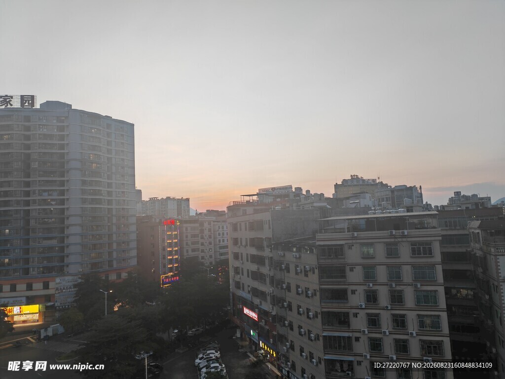 城市黄昏高楼景观