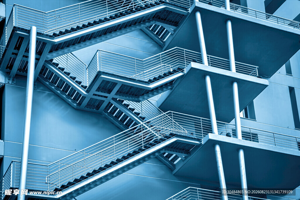 工业风金属楼梯建筑景观