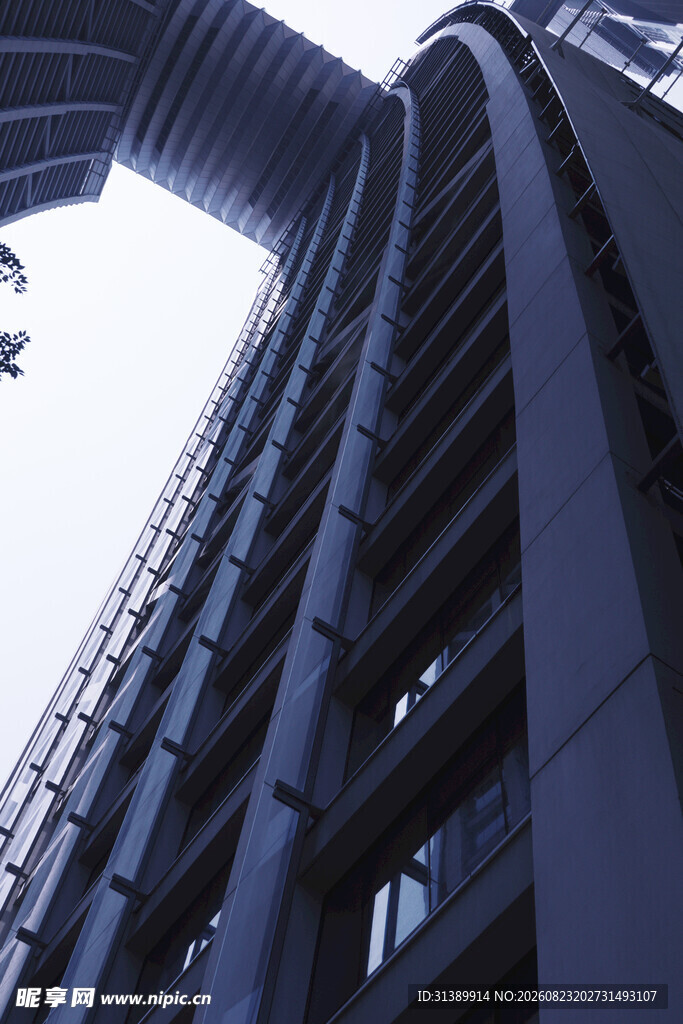 仰视现代高楼建筑景观