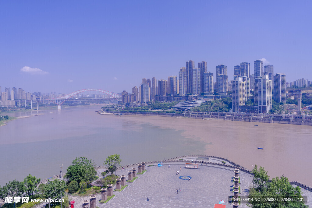 江边城市风光全景