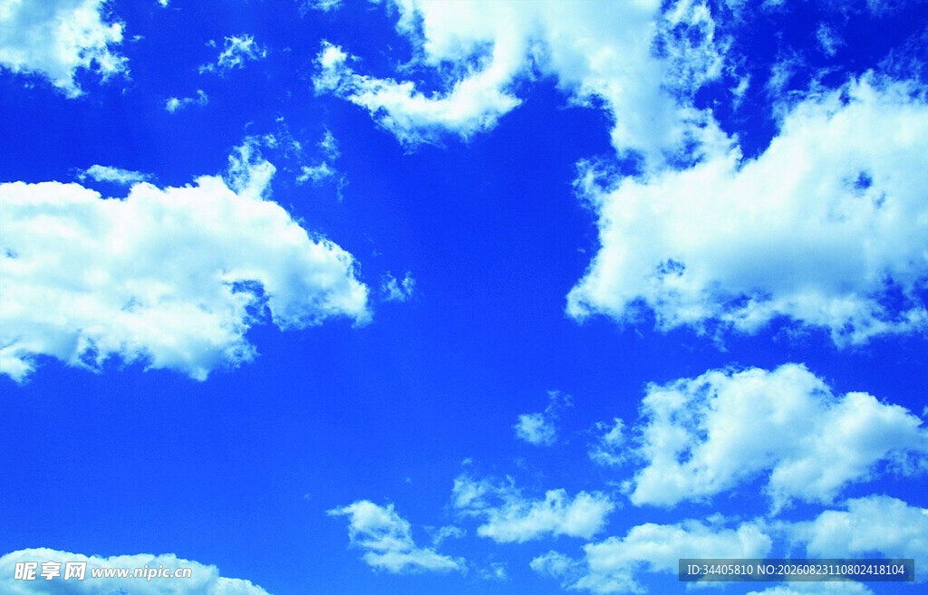 白云当空