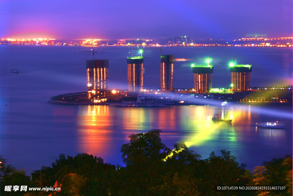 海滨璀璨夜景城市风光