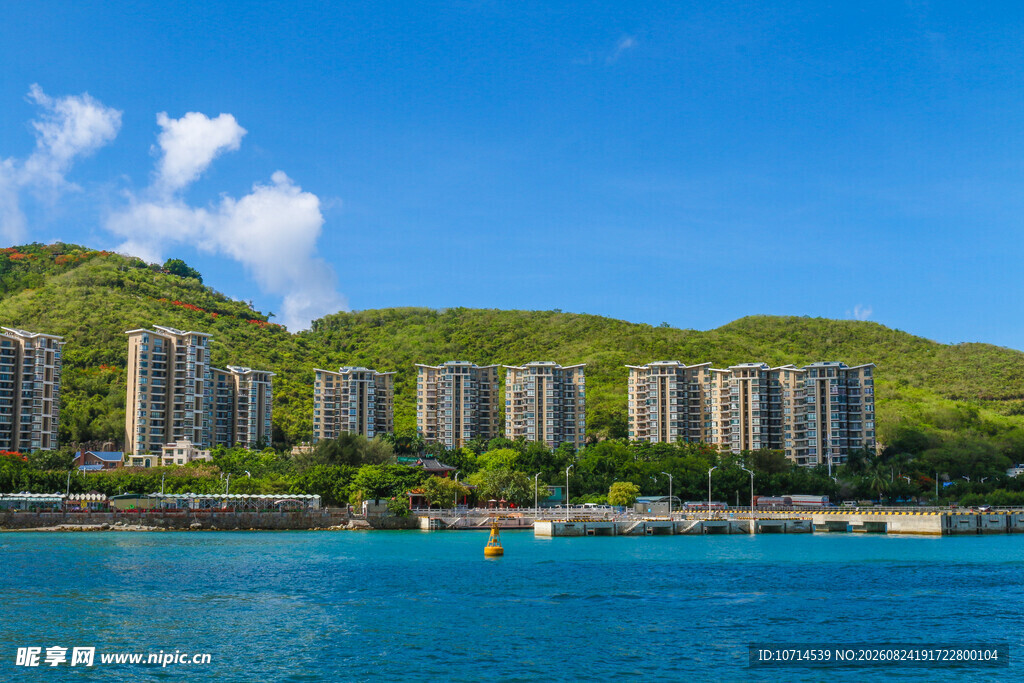 海滨城市的高层建筑景观