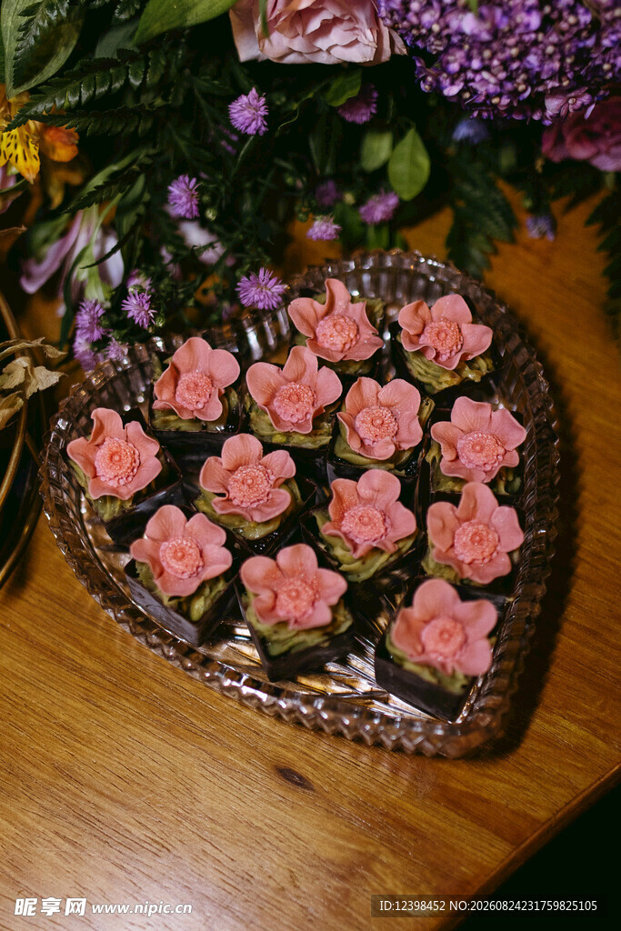 心形盘装粉色玫瑰花束