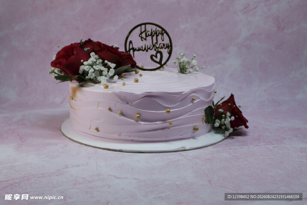 优雅花卉装饰的精致蛋糕